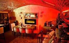 La Cave Rouge - Secret wine cellar in the center